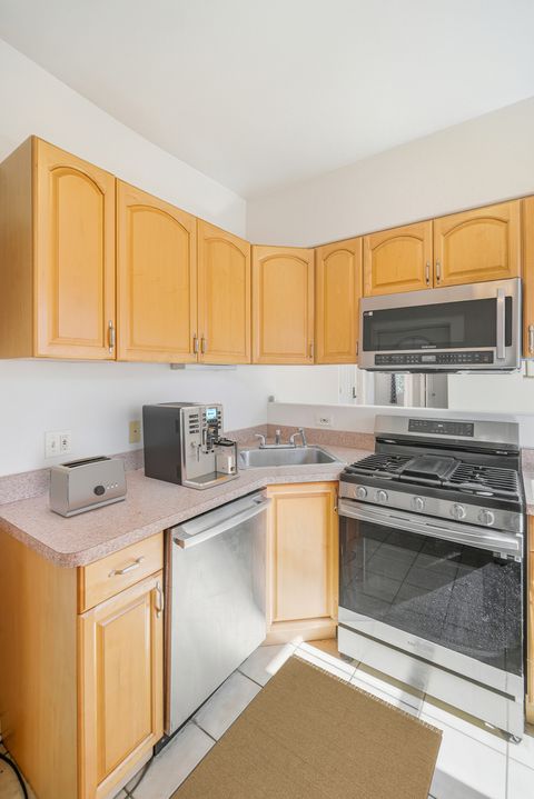 Tiny photo for 6712 S Ridgeland Avenue #3A, Chicago, IL 60649 (MLS # 12487998)