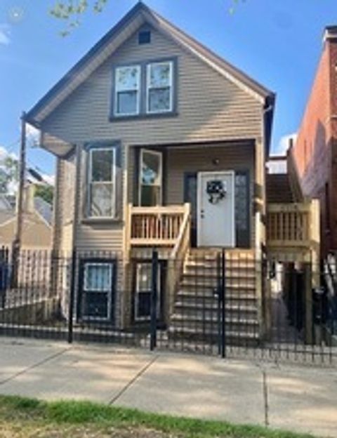 2115 W Barry Avenue Chicago IL 60618