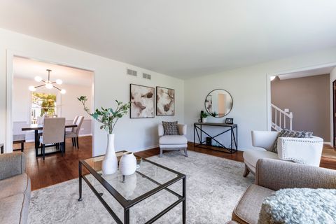 Tiny photo for 121 N Glendale Avenue, Barrington, IL 60010 (MLS # 12601597)