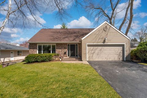 Photo of 121 N Glendale Avenue, Barrington, IL 60010 (MLS # 12601597)