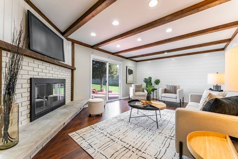 Tiny photo for 121 N Glendale Avenue, Barrington, IL 60010 (MLS # 12601597)