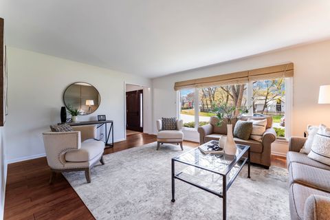 Tiny photo for 121 N Glendale Avenue, Barrington, IL 60010 (MLS # 12601597)