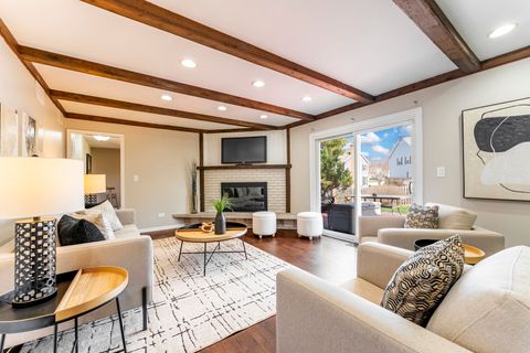 Tiny photo for 121 N Glendale Avenue, Barrington, IL 60010 (MLS # 12601597)