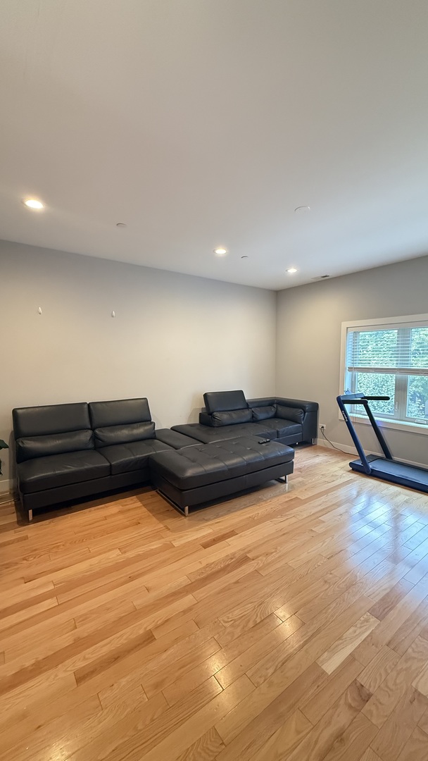 3535 S Maplewood Avenue 4