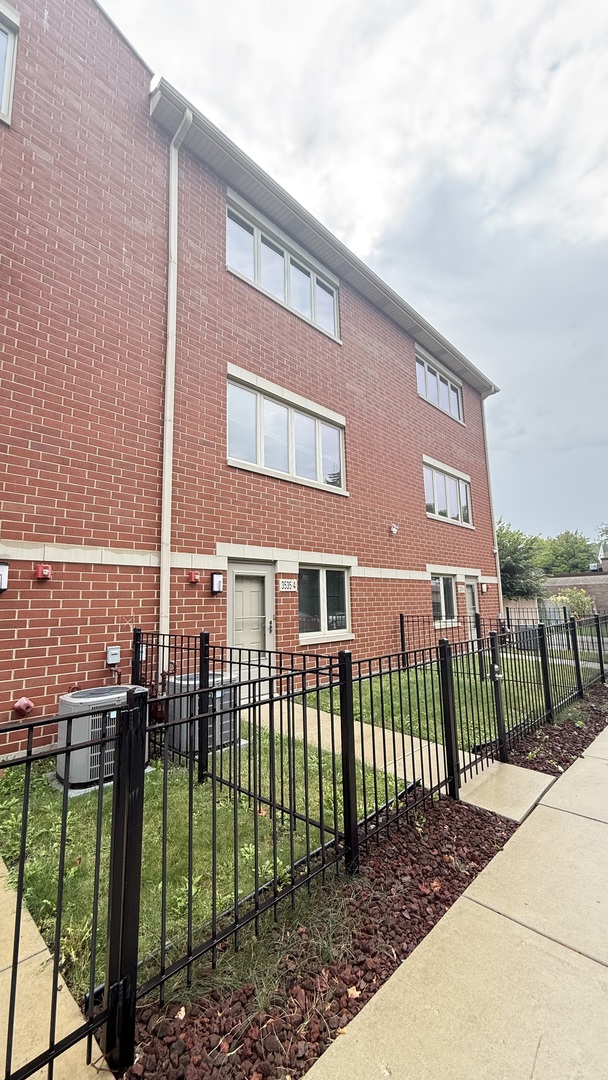 3535 S Maplewood Avenue 4