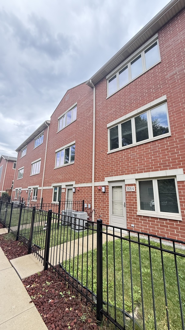 3535 S Maplewood Avenue 4