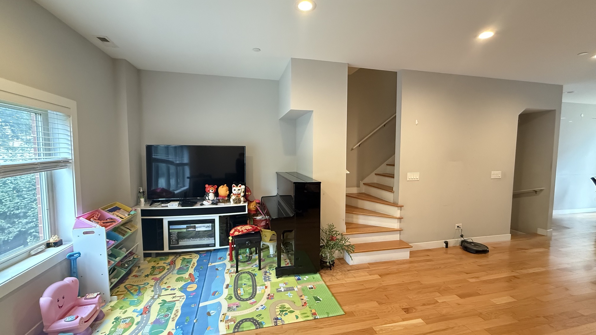 3535 S Maplewood Avenue 4