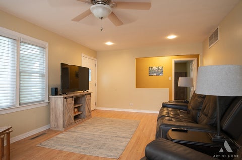 Tiny photo for 11548 S Neenah Avenue, Worth, IL 60482 (MLS # 12774894)