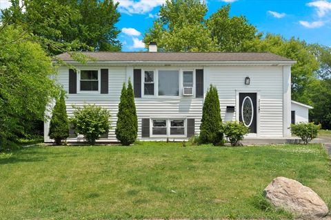 Photo of 2116 Castle Court, Waukegan, IL 60087 (MLS # 12405319)