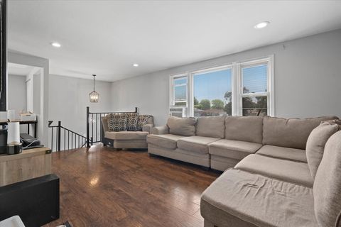 Tiny photo for 2116 Castle Court, Waukegan, IL 60087 (MLS # 12405319)