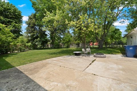Tiny photo for 2116 Castle Court, Waukegan, IL 60087 (MLS # 12405319)