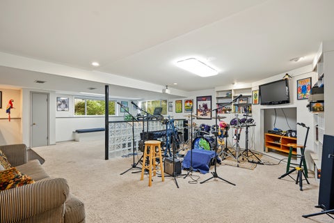 Tiny photo for 163 Stonegate Court, Glen Ellyn, IL 60137 (MLS # 12789642)