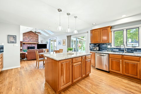 Tiny photo for 163 Stonegate Court, Glen Ellyn, IL 60137 (MLS # 12789642)