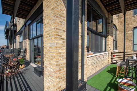 Tiny photo for 2614 N Clybourn Avenue #301, Chicago, IL 60614 (MLS # 12593515)