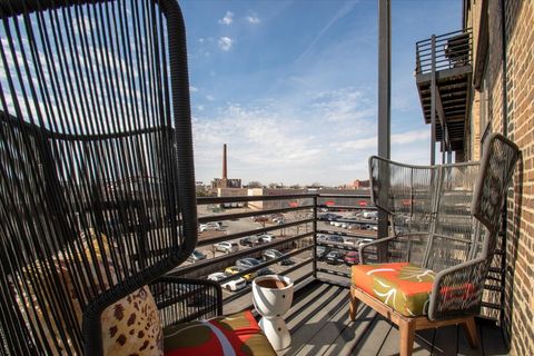 Tiny photo for 2614 N Clybourn Avenue #301, Chicago, IL 60614 (MLS # 12593515)