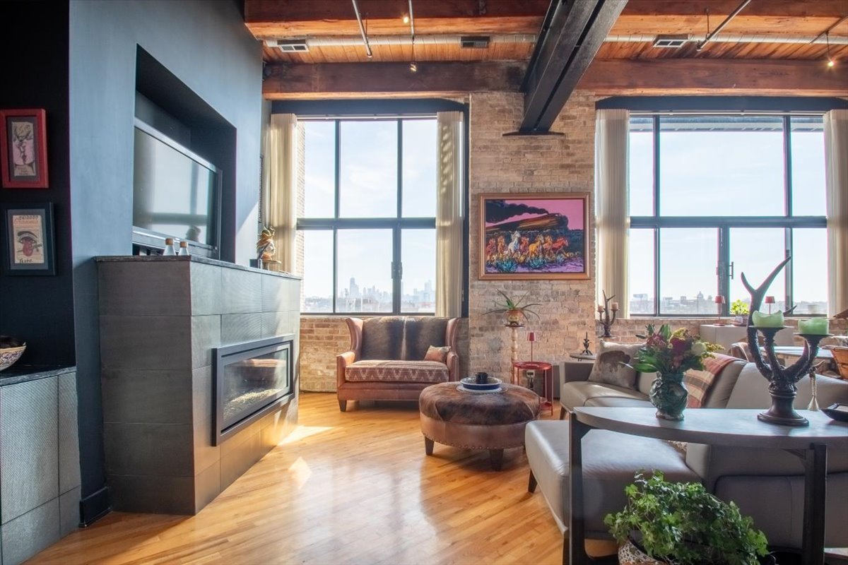 2614 N Clybourn Avenue 301