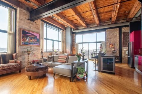 Tiny photo for 2614 N Clybourn Avenue #301, Chicago, IL 60614 (MLS # 12593515)