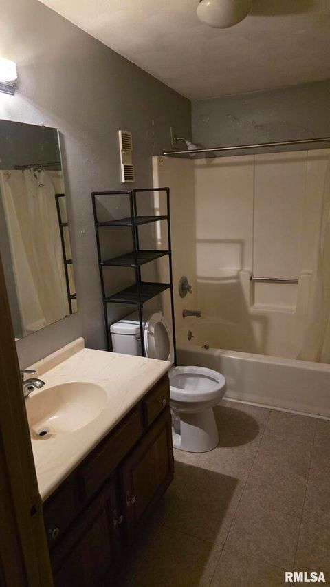 Tiny photo for 6831 N FROSTWOOD Parkway, Peoria, IL 61615 (MLS # QC4267488)