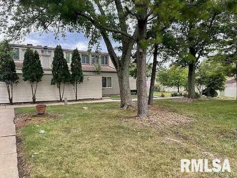 Tiny photo for 6831 N FROSTWOOD Parkway, Peoria, IL 61615 (MLS # QC4267488)