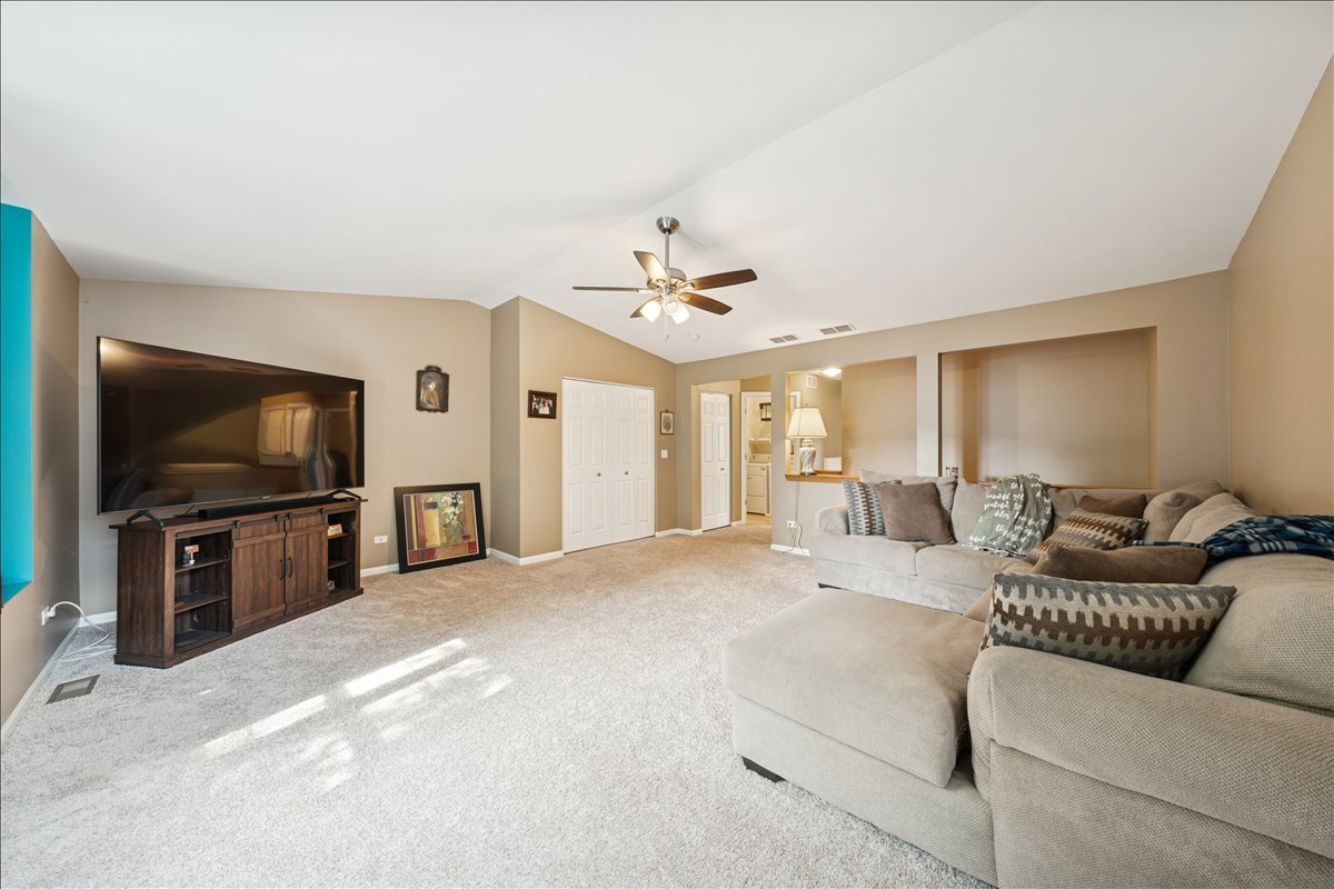 Plainfield, Illinois 60586, United States, 2 Bedrooms Bedrooms, ,2 BathroomsBathrooms,Residential,Active,220678