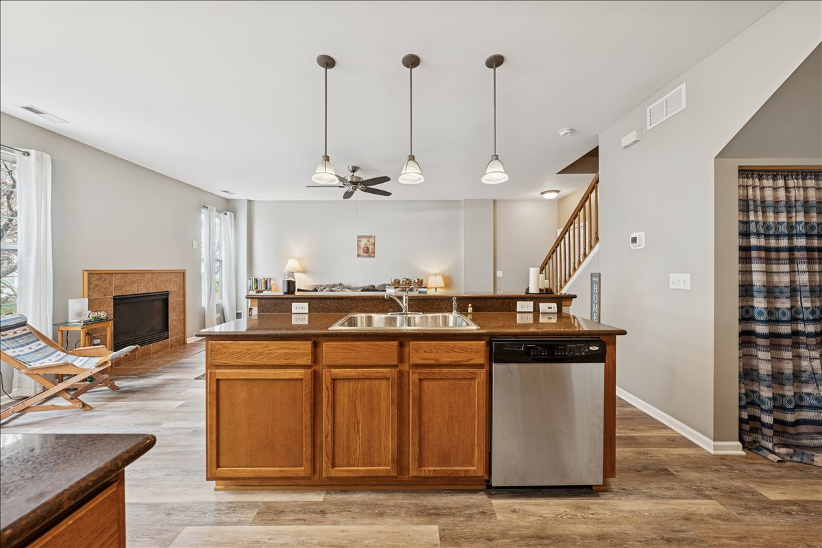 Plainfield, Illinois 60586, United States, 2 Bedrooms Bedrooms, ,2 BathroomsBathrooms,Residential,Active,220678