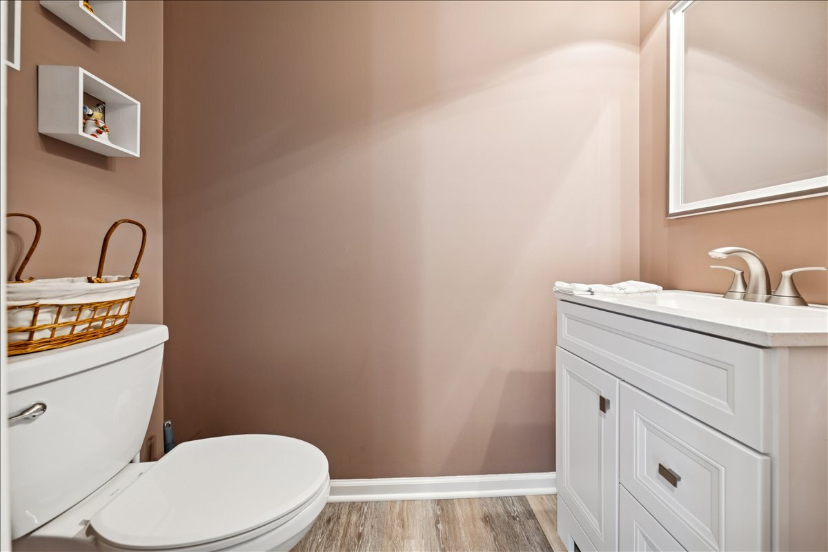 Plainfield, Illinois 60586, United States, 2 Bedrooms Bedrooms, ,2 BathroomsBathrooms,Residential,Active,220678