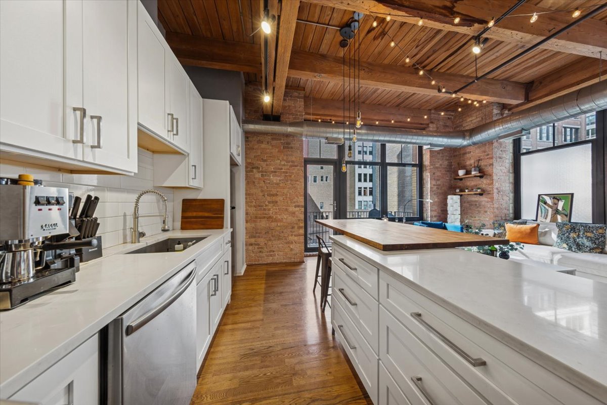 625 W JACKSON Boulevard 411