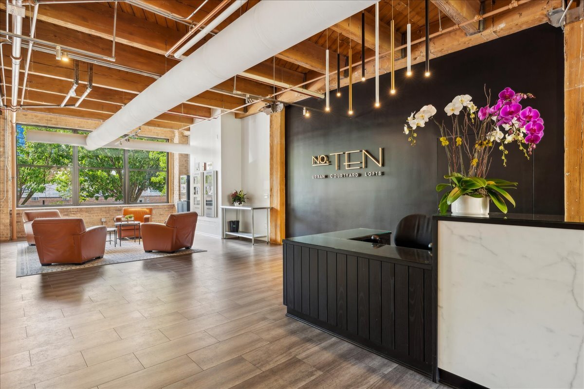 1040 W Adams Street 344