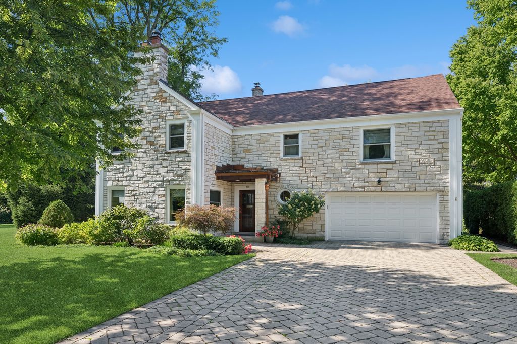 Photo for 915 Ottawa Lane, Wilmette, IL 60091 (MLS # 12481980)