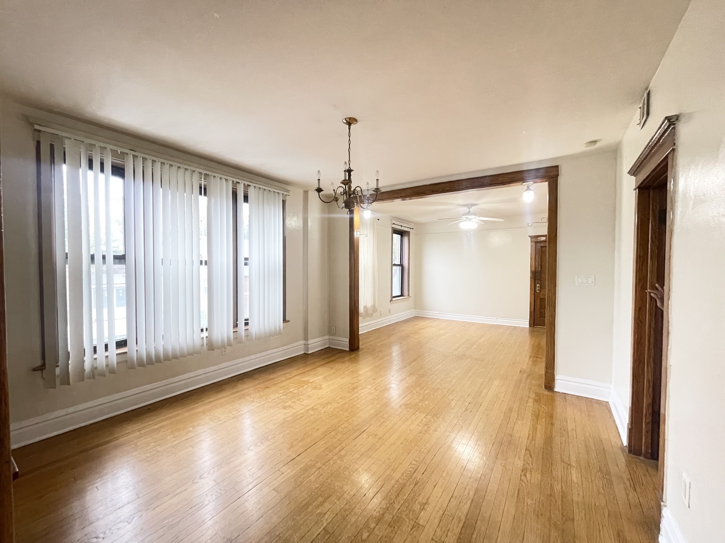 Chicago, Illinois 60647, United States, 2 Bedrooms Bedrooms, ,1 BathroomBathrooms,Residential,Active,231150