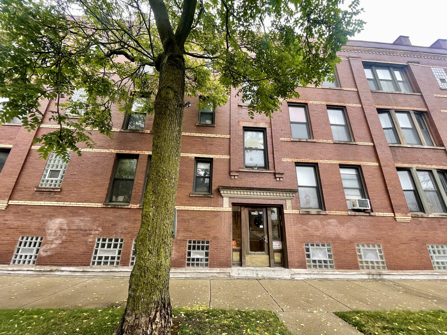 Chicago, Illinois 60647, United States, 2 Bedrooms Bedrooms, ,1 BathroomBathrooms,Residential,Active,231150