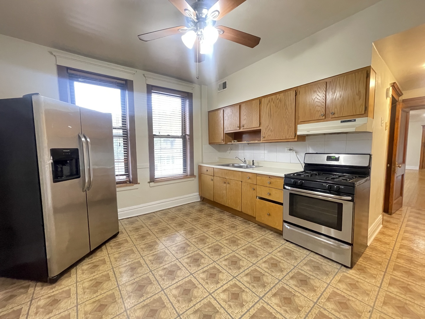 Chicago, Illinois 60647, United States, 2 Bedrooms Bedrooms, ,1 BathroomBathrooms,Residential,Active,231150