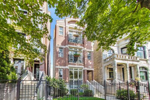 Photo of 914 W Wrightwood Avenue #1, Chicago, IL 60614 (MLS # 12475206)