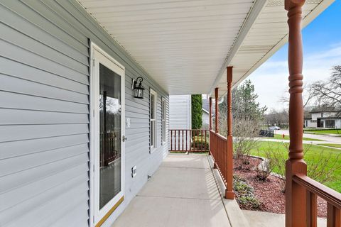 Tiny photo for 227 Lincoln Street, Schaumburg, IL 60194 (MLS # 12609729)