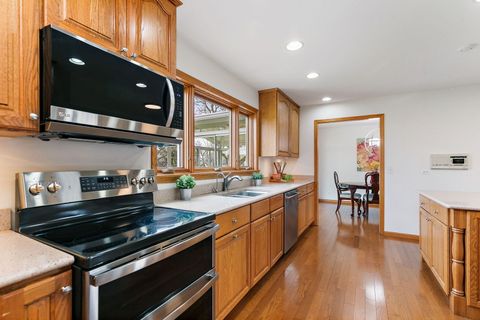 Tiny photo for 227 Lincoln Street, Schaumburg, IL 60194 (MLS # 12609729)