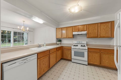 Tiny photo for 2741 Cobblestone Drive #2741, Crystal Lake, IL 60012 (MLS # 12770213)