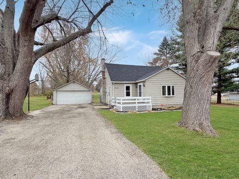 Photo of 1534 W Fairview Road, Freeport, IL 61032 (MLS # 12519210)