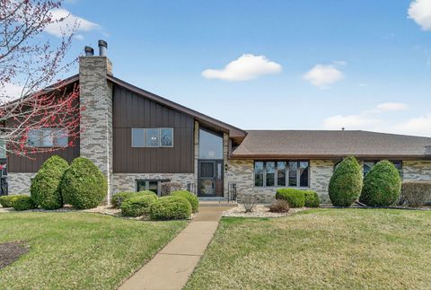 Photo of 10536 Illinois Court, Orland Park, IL 60467 (MLS # 12603470)