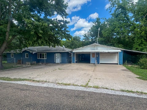 Photo of 800 Shady Acres Lane, Quincy, IL 62305 (MLS # 12709674)