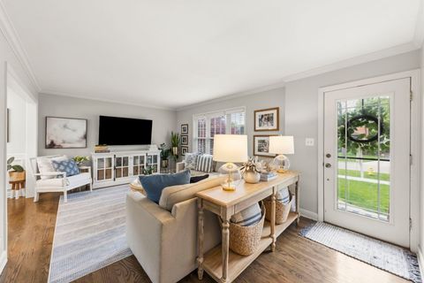 Tiny photo for 260 Chesterfield Avenue, Glen Ellyn, IL 60137 (MLS # 12631627)