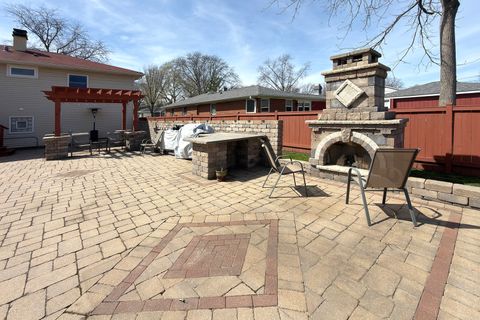 Tiny photo for 2808 dove Street, Rolling Meadows, IL 60008 (MLS # 12615810)