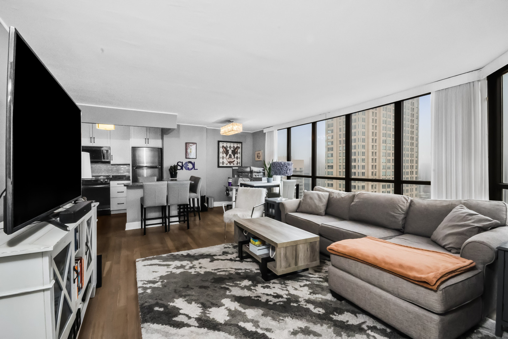 10 E Ontario Street 3808