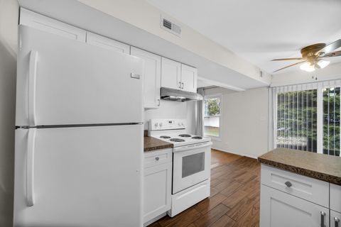 Tiny photo for 613 Shaw Court, Schaumburg, IL 60194 (MLS # 12592538)