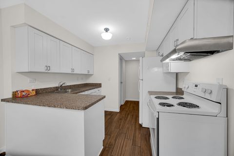 Tiny photo for 613 Shaw Court, Schaumburg, IL 60194 (MLS # 12592538)