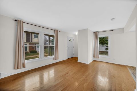 Tiny photo for 613 Shaw Court, Schaumburg, IL 60194 (MLS # 12592538)