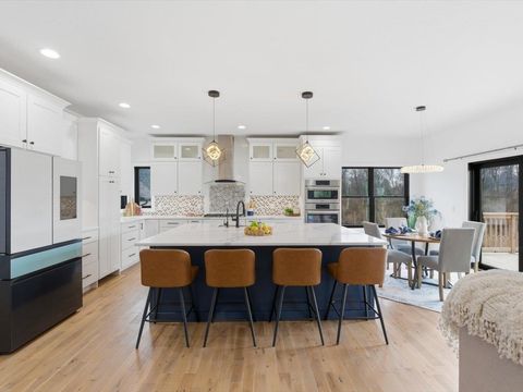 Tiny photo for 6817 Timber Court, Bettendorf, IA 52722 (MLS # 100000570)