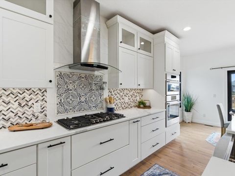 Tiny photo for 6817 Timber Court, Bettendorf, IA 52722 (MLS # 100000570)