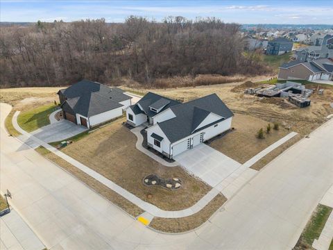 Tiny photo for 6817 Timber Court, Bettendorf, IA 52722 (MLS # 100000570)