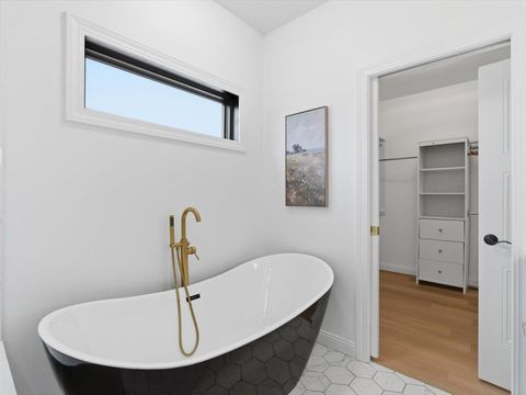 Tiny photo for 6817 Timber Court, Bettendorf, IA 52722 (MLS # 100000570)