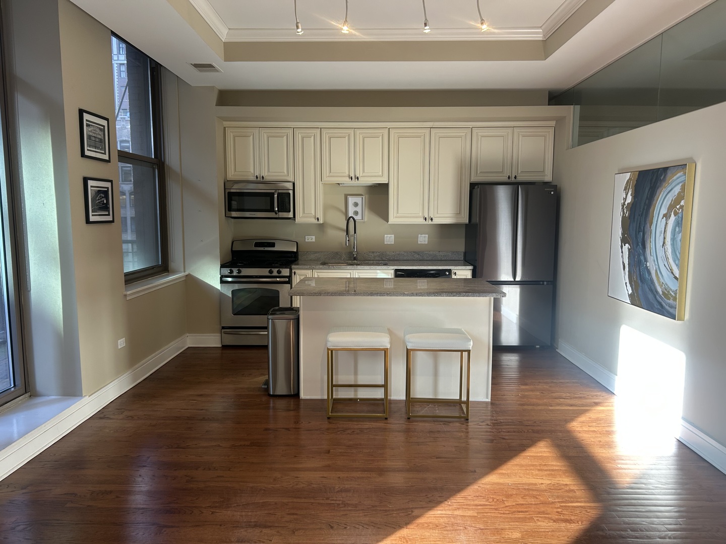 212 W Washington Street 1002